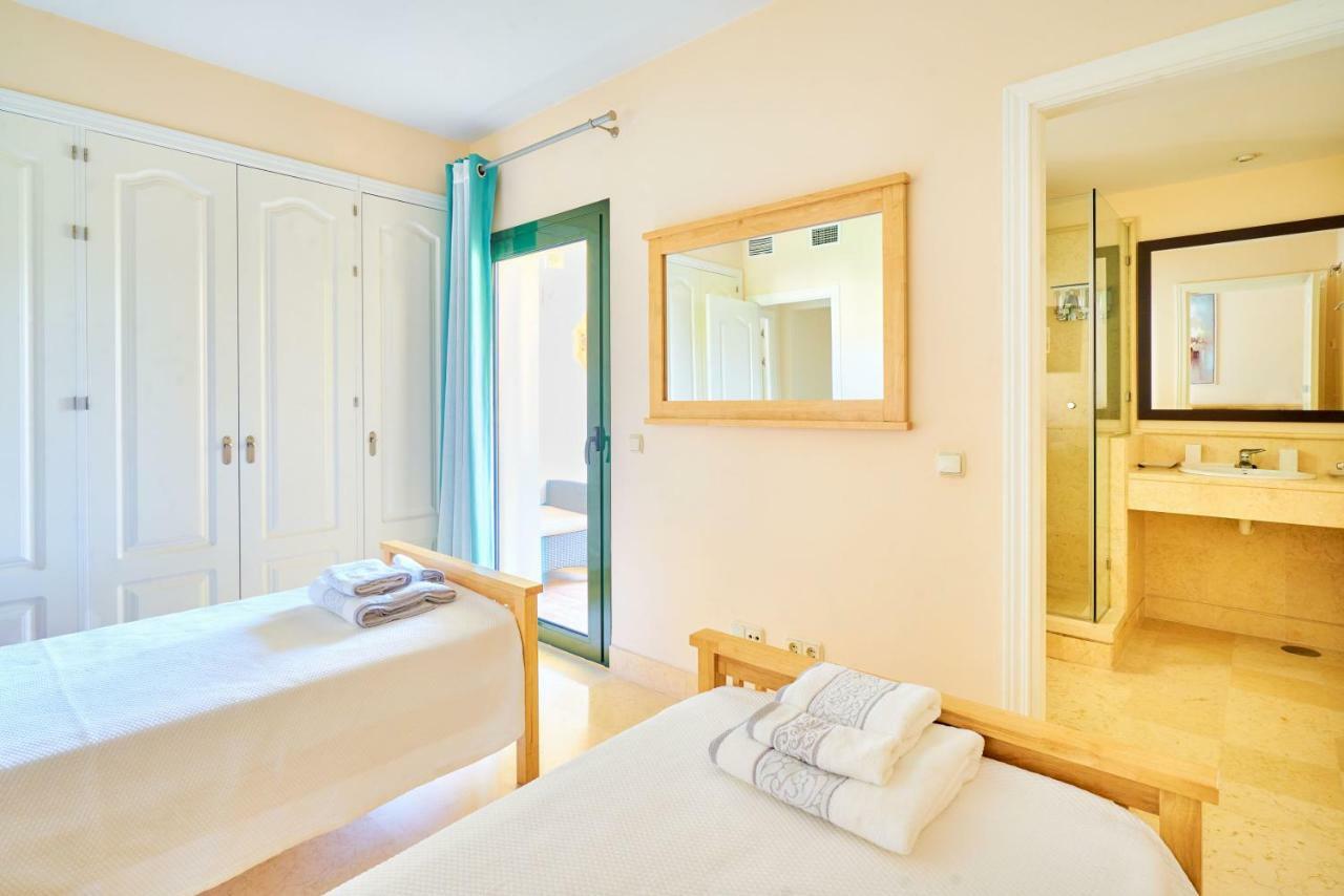 Ferienwohnung Capanes Del Golf Benahavís Exterior foto