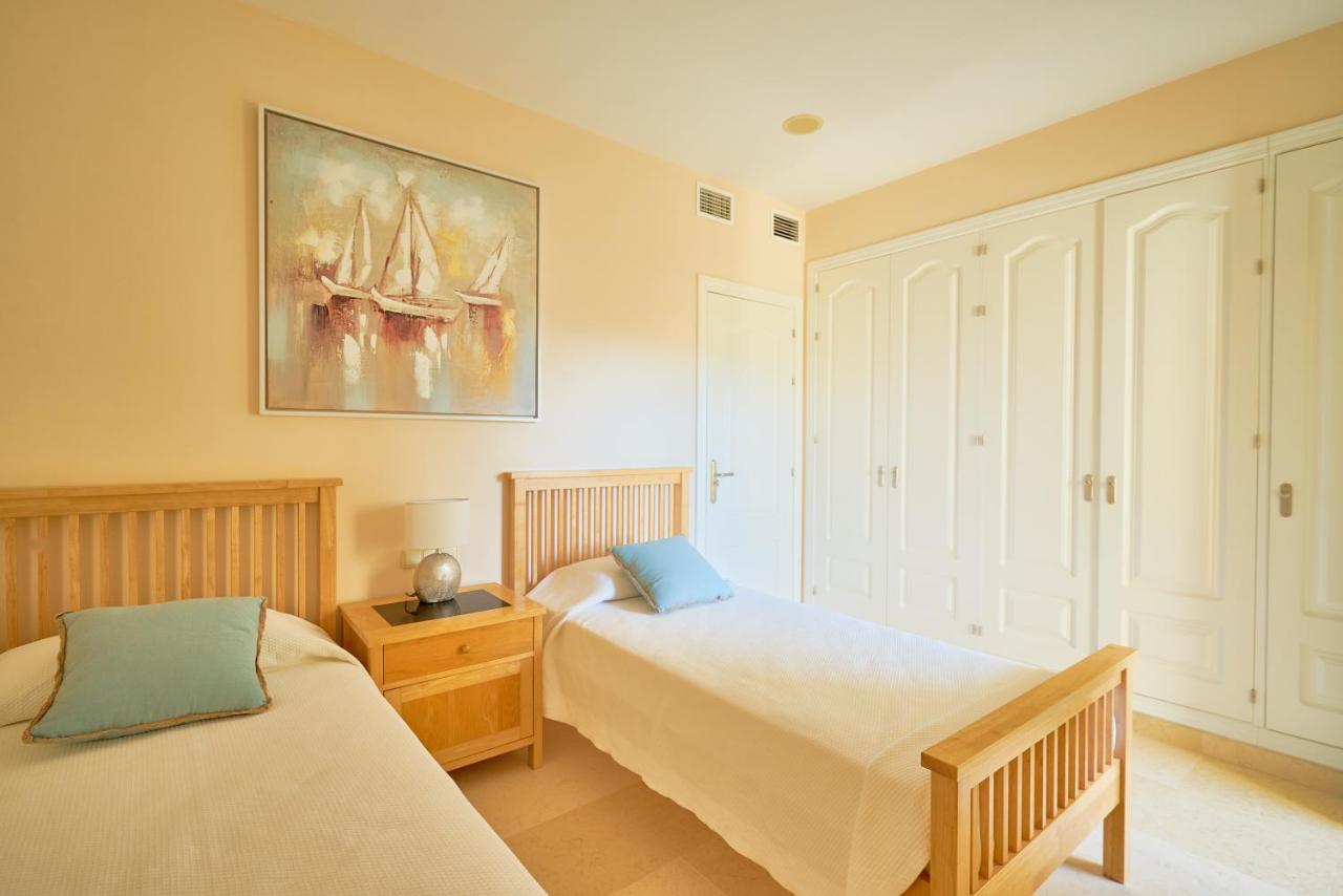 Ferienwohnung Capanes Del Golf Benahavís Exterior foto